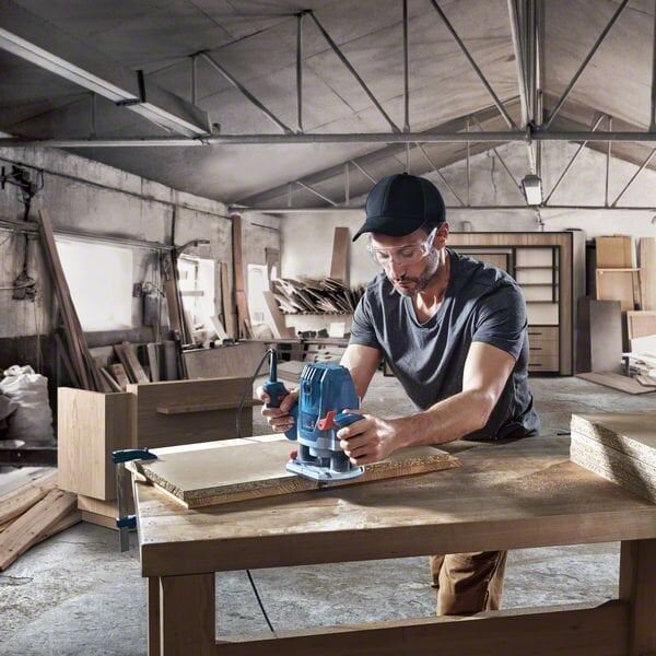 Bosch GOF 130 Freze Makinesi